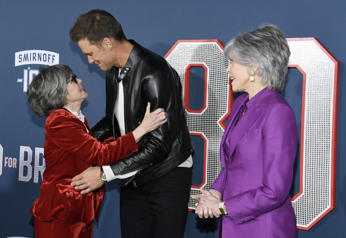 Tom Brady and his ’80 for Brady’ co-stars walk the red carpet.