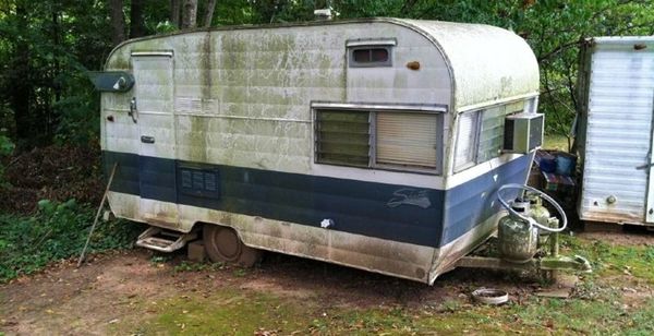 A Surprising Discovery: A 63-Year-Old Caravan in the Sealed Garage