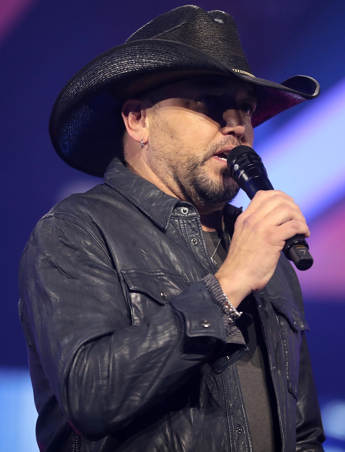 Jason Aldean’s Son Visits the ER – But Don’t Worry, He’s Okay!