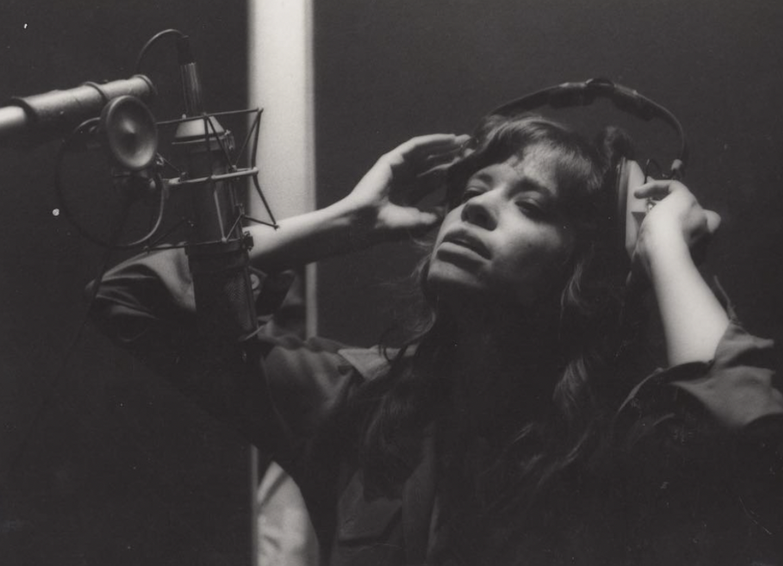 Revealing the Truth Behind Carly Simon’s Iconic Song “You’re So Vain”