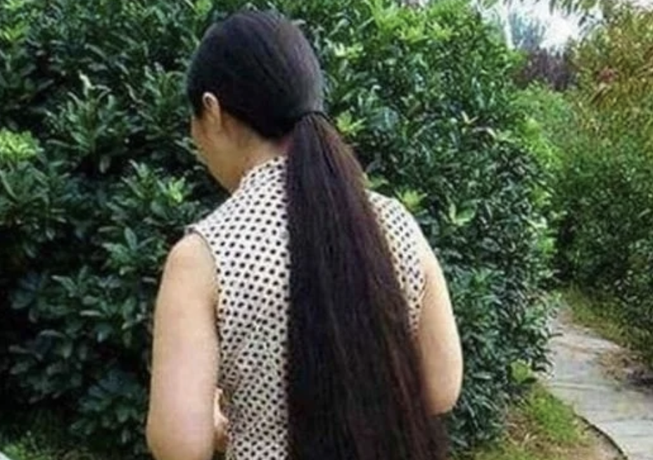 She Didn’t Cut Her Hair For 25 Years, But Wait Till You See Her Now