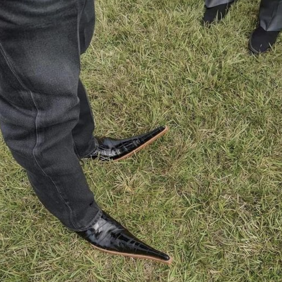 Here’s What You Need To Know If You See Someone Wearing Shoes