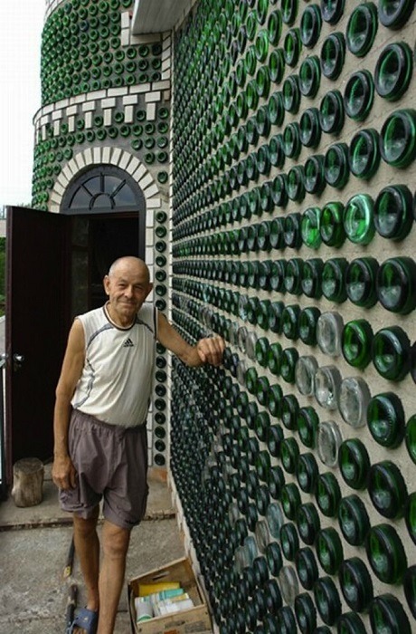 Eight Thousand Champagne Bottles And a Bright Imagination: The Man Chose an Alternative Way To Build a Cottage!