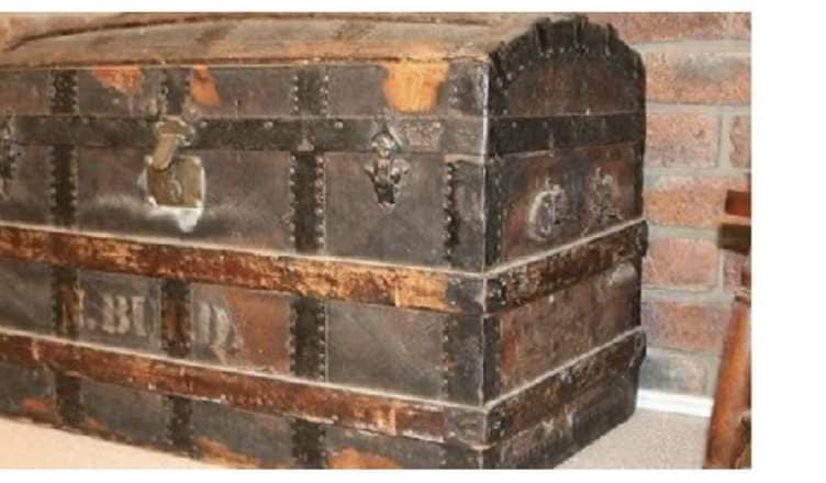 A Hidden Treasure: Century-Old Chest Found Beneath Abandoned House