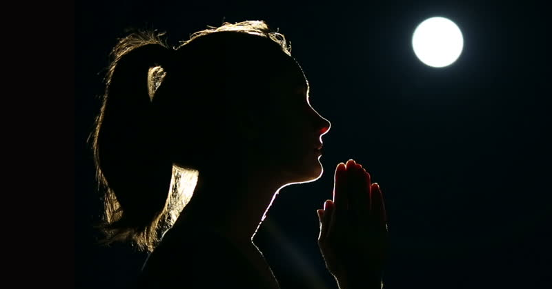 Every Time You Wake Up at Midnight and 3am, Pray. Here’s Why Praying at This Time is Important