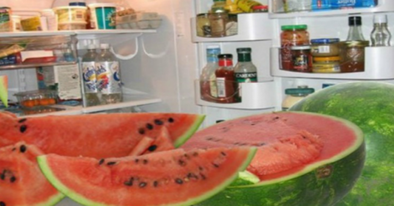 We all make a big mistake when putting a watermelon in the fridge. We aren’t even aware of how serious it can be!