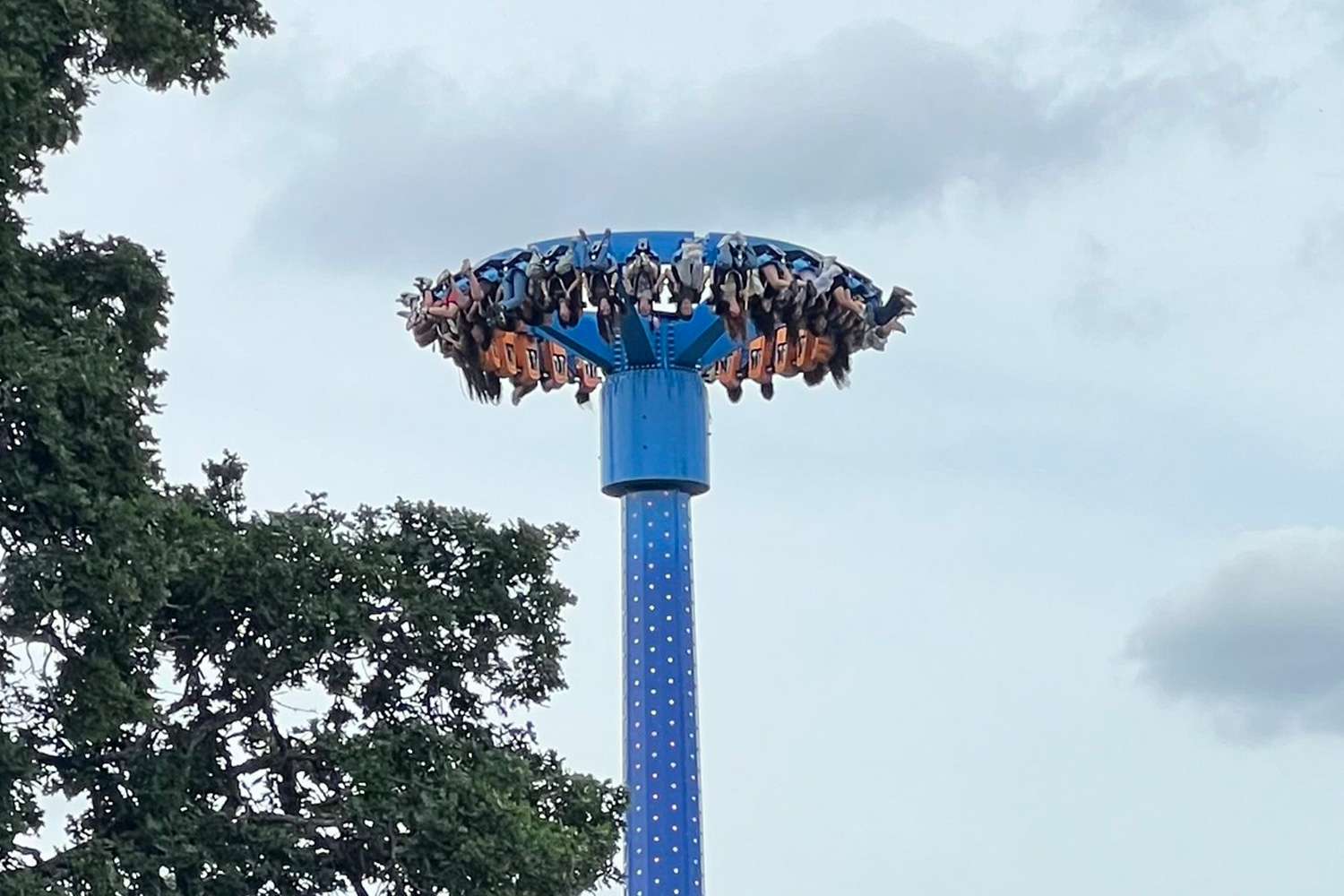 28 People Trapped Upside Down on Amusement Park Ride AtmosFEAR Rescued by Fire Department in Oregon