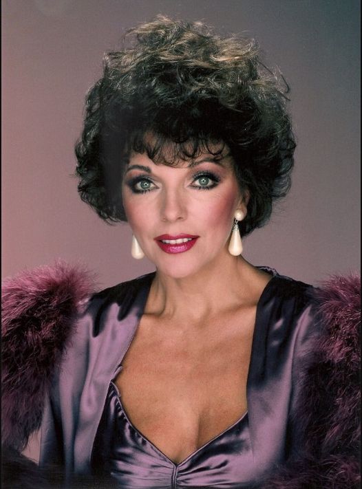 Sexy at any age”: 89-year-old star of the TV series “Dynasty” Joan Collins posted a photo in a swimsuit