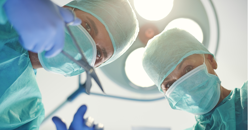 2 Reasons Why Doctors Wear Green or Blue Attire During Operations