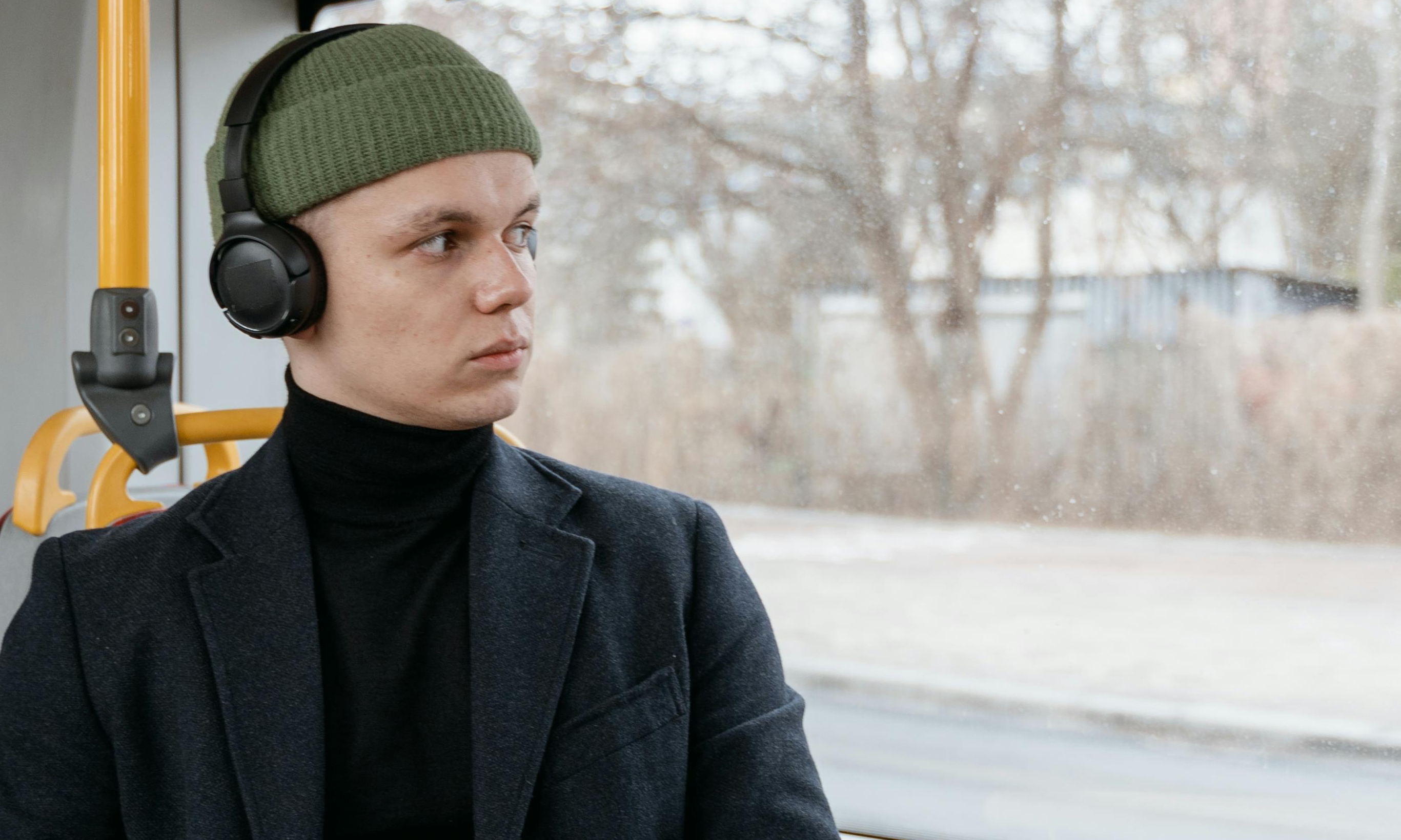 A man sitting in a bus | Source: Pexels